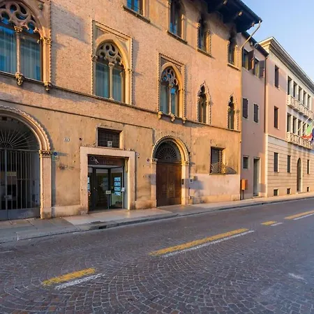 Magnificent 1800 In The Heart Of Apartment *