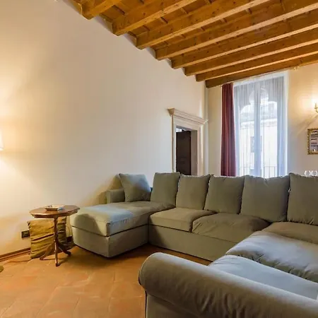 Magnificent 1800 In The Heart Of Apartment *
