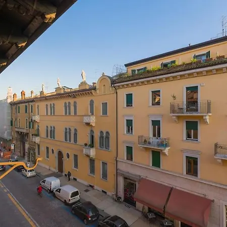 Apartment Magnificent 1800 In The Heart Of Verona