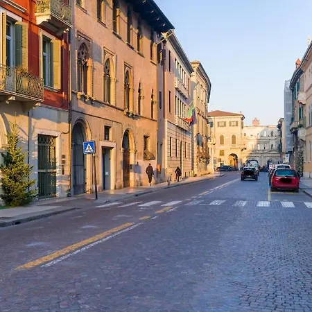 Magnificent 1800 In The Heart Of Verona